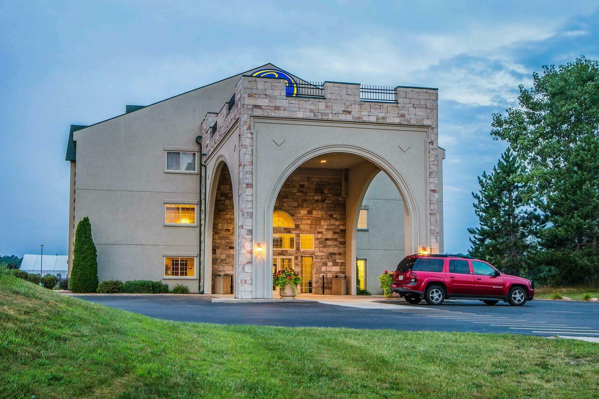 Comfort Suites At Par 4 Resort Waupaca Exterior foto